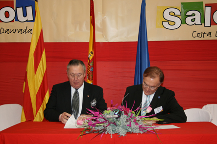Adhesi de la UCWDC a la IDSF | Federaci Catalana de Ball Esportiu